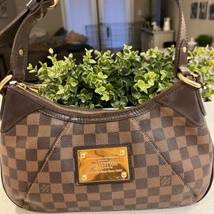 Thames PM authentic Luis Vuitton bag -really good condition